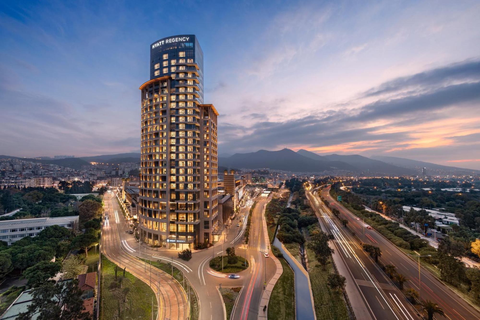 Отель Hyatt Regency Izmir Istinyepark Экстерьер фото